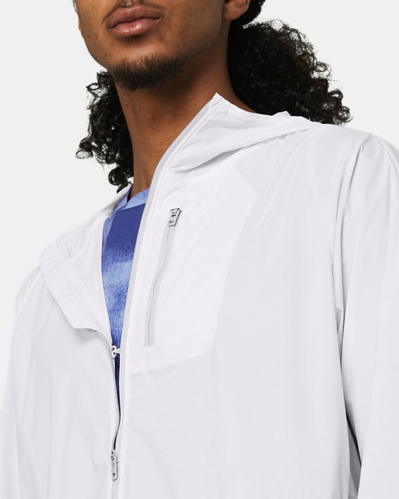 เสื้อแจ็คเก็ตน้ำหนักเบา UA Launch สำหรับผู้ชาย in White image number 3